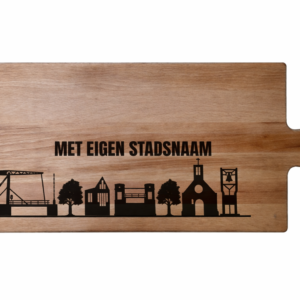 Borrelplank met skyline gravure van jouw eigen stadsnaam